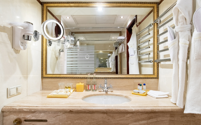 Golden Rooms Hotel