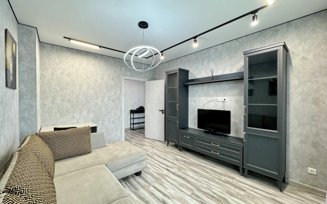 Flat Bolshaya 3-Kh Komnatnaya S Kachestvennym Remontom