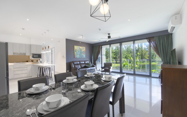 Апартаменты Три спальни с видом на море и озеро