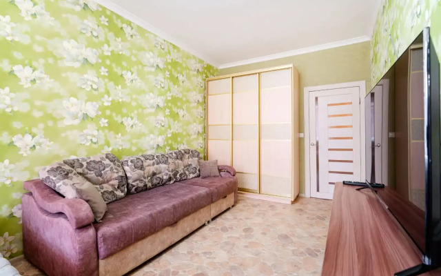 Квартира Большая двушка у Арены Омск