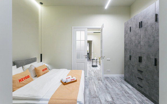 KeyGo #0118, 1 Bedroom, Near Republic Square Apartments