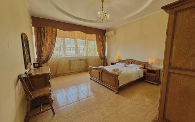 Semeyny lyuks s saunoy Flat