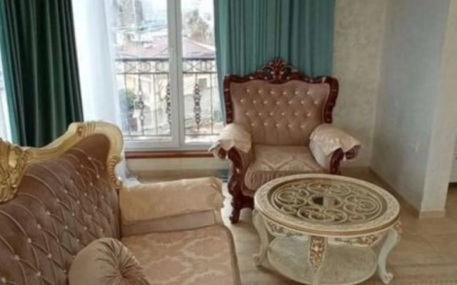 Na Bolshevistskoy 5 Private House