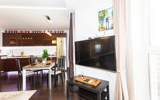 Квартира Большая Студия с Красивым Видом