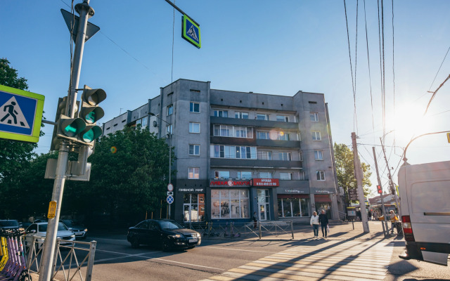 Privet, YA V Centre Flat