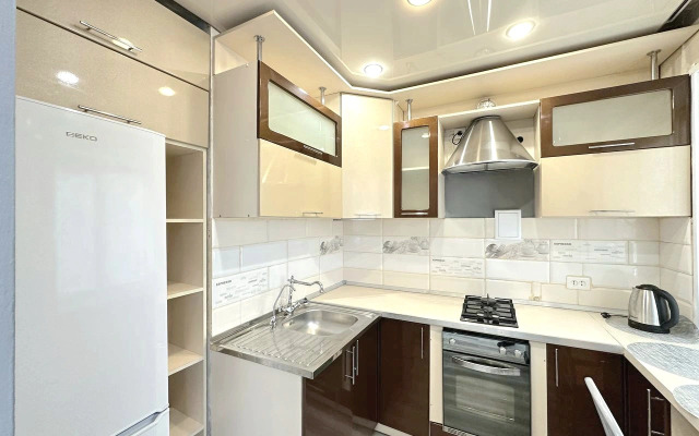 Tryokhkomnatnaya na Proletarskoy Flat
