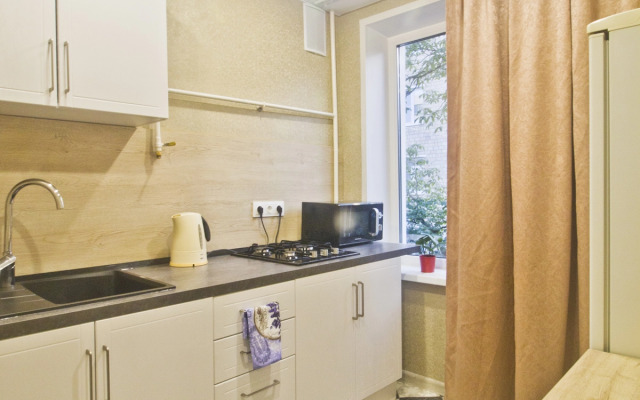 Квартира Tpехкoмнaтнaя возлe метpо Шaбoлoвcкaя