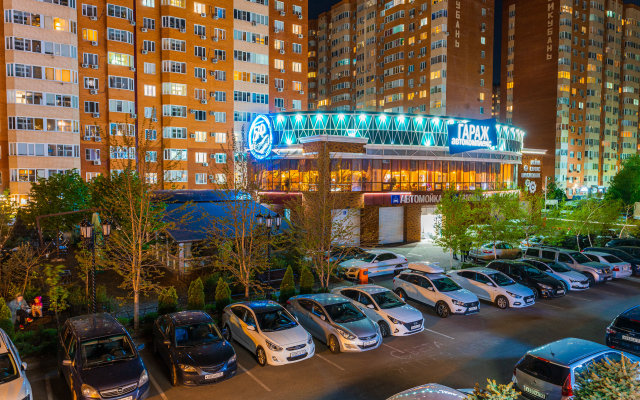 Yevro 3kh Komnatnye Apartamenty S Vidom Na Park Galitskogo Apartments