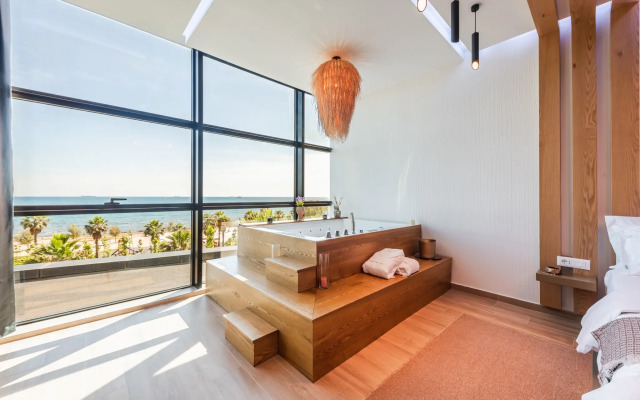 Marina Luxury Suites 101 Jacuzzi Apartments