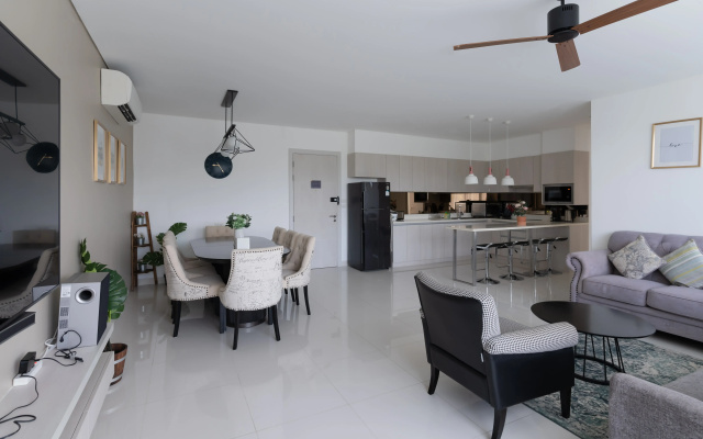 Апартаменты Cassia Residences Laguna 3 bedroom lake and sea view
