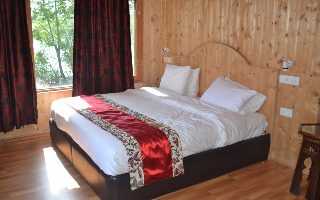 Chinar Bay Hotel