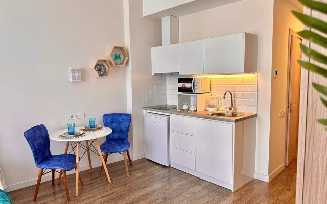 White Saile A 908 Apartments