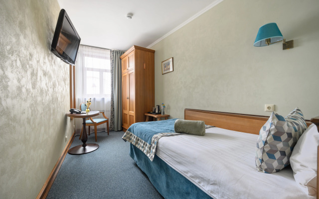 3 Mostа Hotel