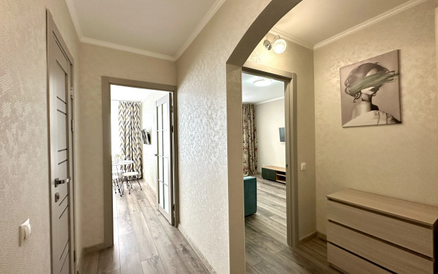 Eustoma, Ryadom s TTS Kristall Apartments
