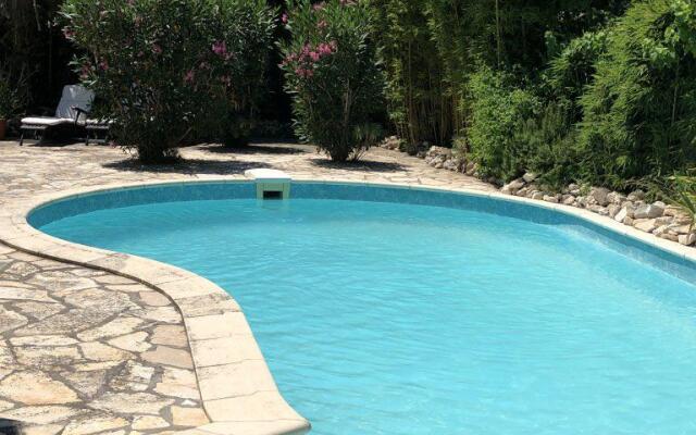 In Villa Big garden Private pool Sea close Apartments
