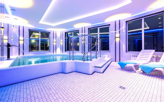 Kottedzha s baney i basseynom Private house