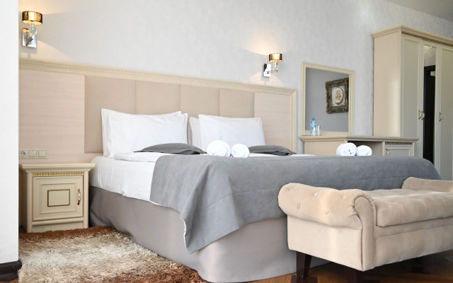 Shine House Hotel