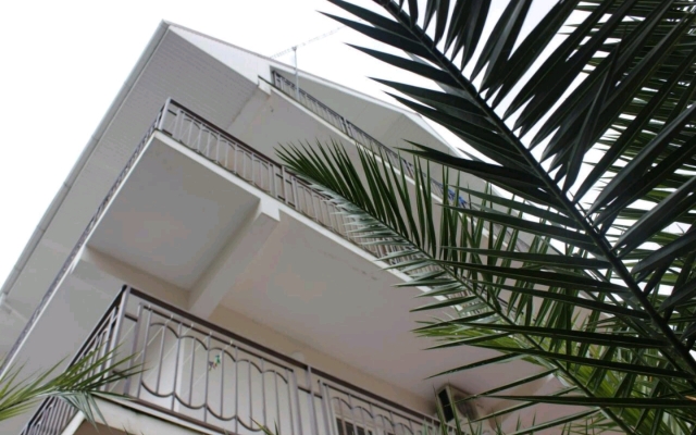 Larisa Guest House