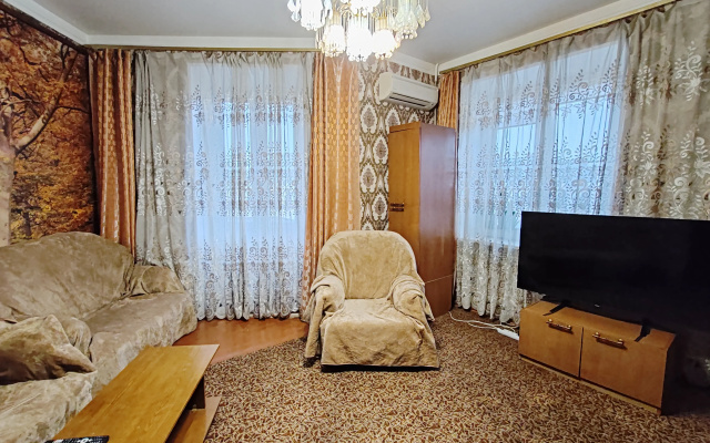 Квартира Просторная Трехкомнатная Сталинка на Проспекте Ленина