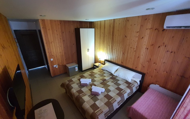 SeaLoo Hotel