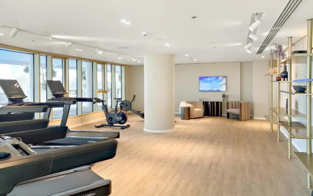 Keyrock Palm View Pool & Gym Access Apartments