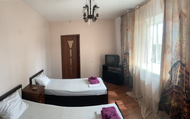 Bolshaya Kvartira Na Oktyabryskoy Apartments