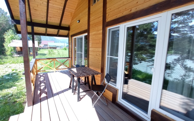 Altaj Dzen na beregu Katyni Guest house
