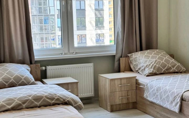 Prostornaya dvukhkomnatnaya ryadom s Aeroportom Flat