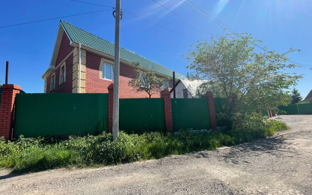 Otlichny Dvukhetazhny s Mangalom i Baney Ryadom s Prudom Private House