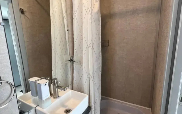 Na 3 Cheloveka Private house