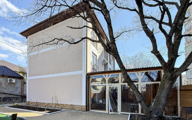 Uyutny Guest House