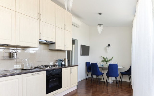 Апартаменты Minin Apartments Мансарда с двумя балконами на Невском 80 кв.м.