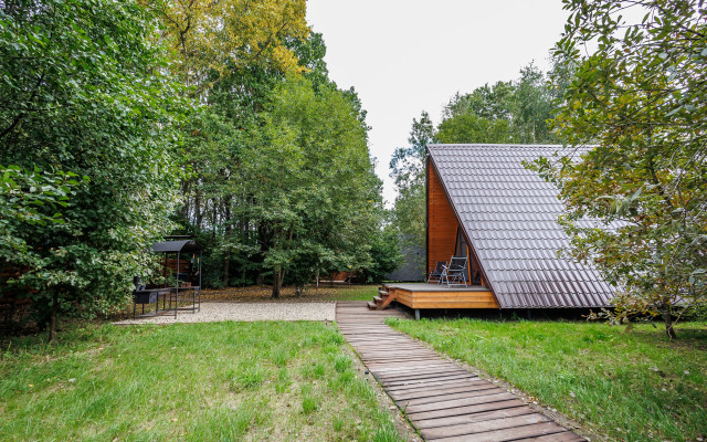 Частный дом А-фрейм для отдыха в дубовом лесу