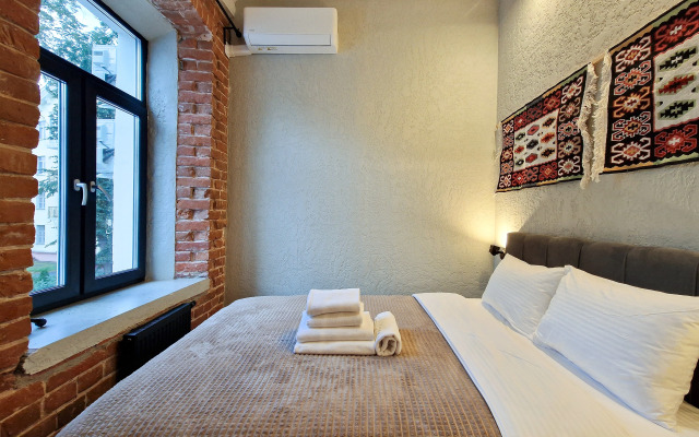 Dom S Gargulyyami Hotel