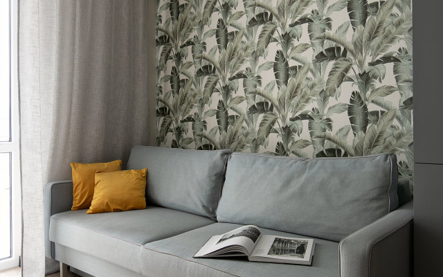 Апартаменты улучшенные в новом доме с качелей