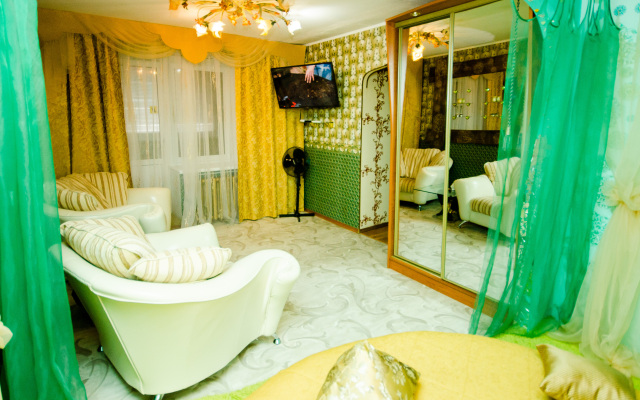 "Kvartirnyij Vopros" na Artema 89 Apartments