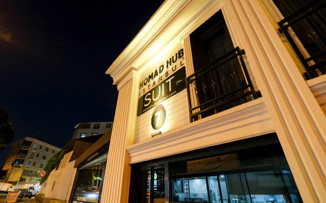 Отель Nomad Hub Istanbul Suit