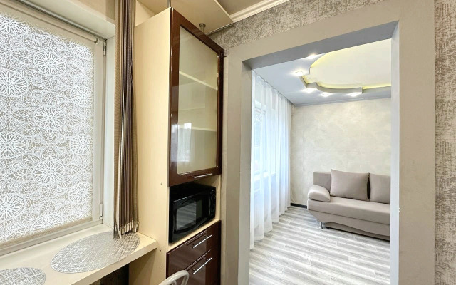 Tryokhkomnatnaya na Proletarskoy Flat