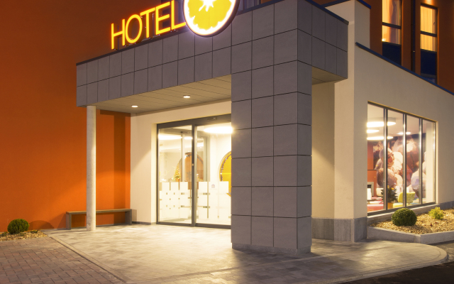 Orange Hotel