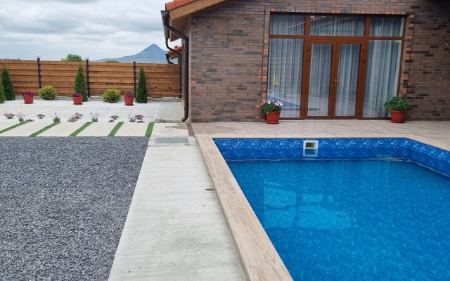 N2 Chetyre Sezona Guest house