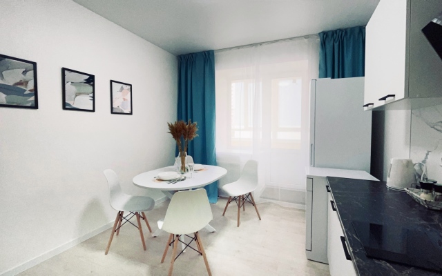 Bolshaya dvukhkomnatnaya s domashnim kinoteatrom Flat