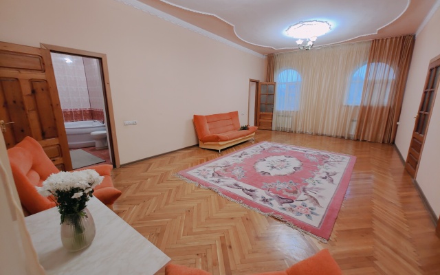 S Bassejnom Private House