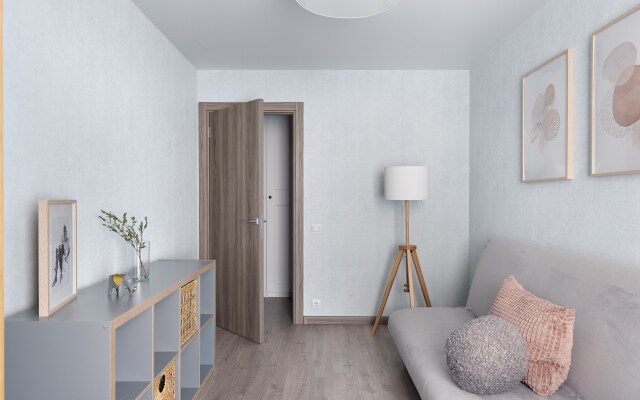 Апартаменты Большие рядом с метро и Заливом