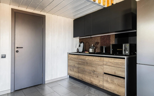 Частный  Дом с баней в поселке бизнес-класса