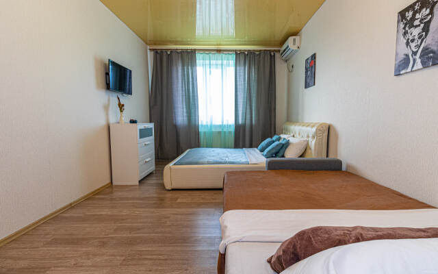 Uyutnaya kvartira s novym remontom Apartments