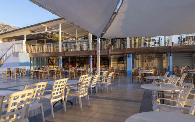 Armas Beach Hotel