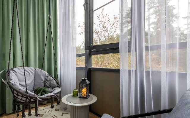 Квартира Ютно Колосья с качелью на балконе и видом на сосны в Зеленогорске