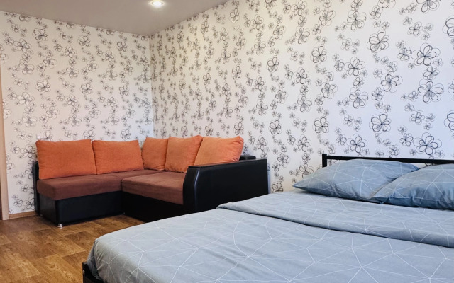 Квартира просторная двухкомнатная возле набережной