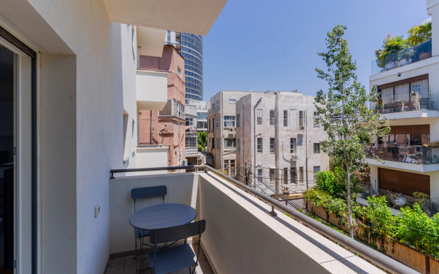 Blueground at Nahalat Bynamin Garden view Balcony ID6 Apartments