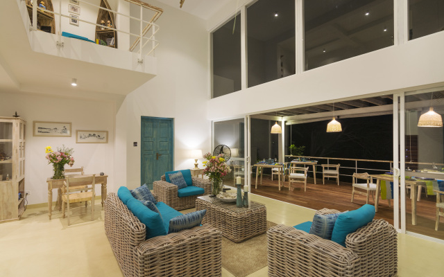 33 Lake Terrace Hotel
